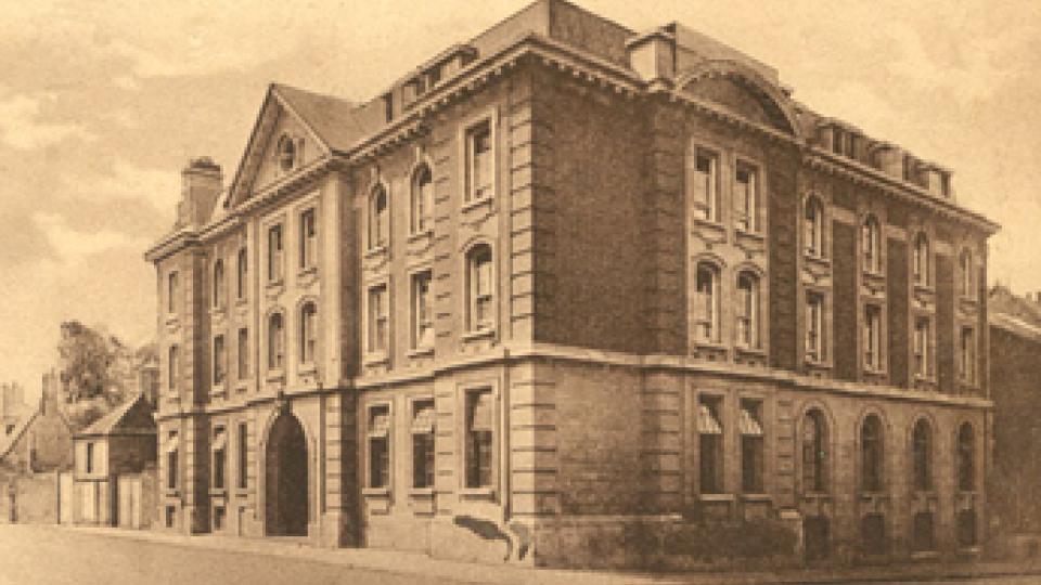 Photo of Ruskin College on Walton Street, central Oxford from 1912.